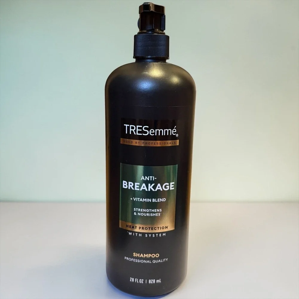 TRESemme Anti-Breakage Shampoo‎ Vitamin Blend Heat Protection 28 fl oz Pump